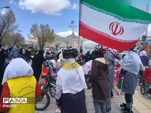 رژه ورزشی دانش آموزی در فرخشهر