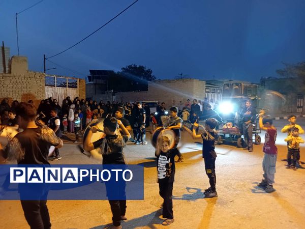 عزاداری هیئت زنجیر زنی روستای نقاب در شب شهادت امام رضا(ع)