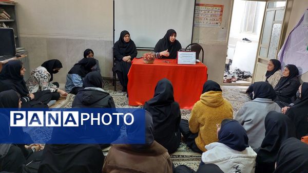 بازدید کارشناس ادبیات فارسی از مدرسه فاطمه الزهرا: تقویت پایه‌های ادبی در نسل آینده