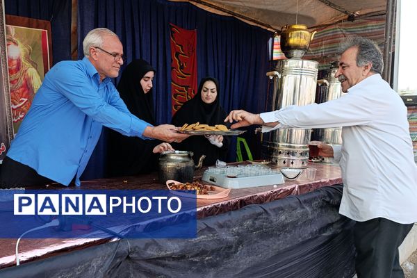 خدمت‌رسانی دانش‌آموزان و فرهنگیان شهرستان اسلام آباد غرب در مواکب اربعین حسینی