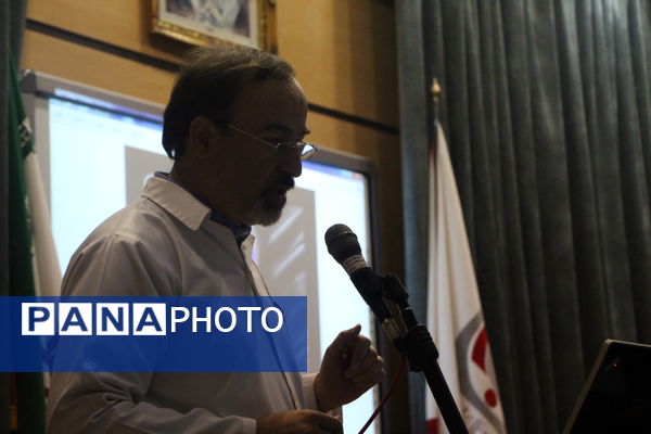 بازدید دانش آموزان مدرسه پیشتازان از مرکز انتقال خون استان یزد