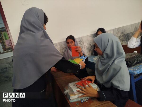 جشن جوانه‌ها؛ خوش‌آمدگویی به هفتمی‌های دبیرستان دانشور ۲  نیشابور 