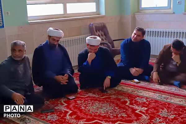دیدار خانواده های شهدای میناب با دانش آموزان مدرسه حضرت زینب لردگان