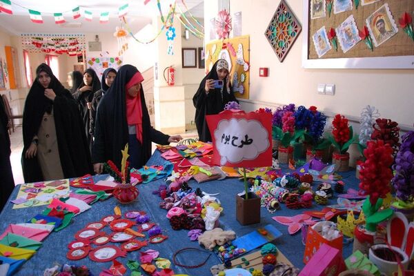 بازدید از نمایشگاه دبستان حضرت مریم ۲ شهر قیامدشت ری یک