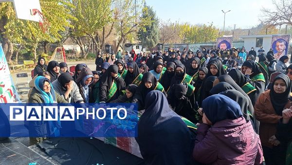 تشییع شهید گمنام در دبیرستان فاطمیه ناحیه یک کرج