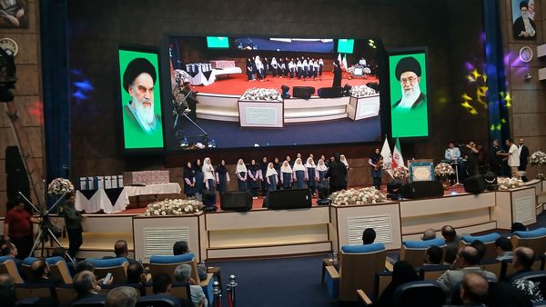 معلم قلب تپنده پایتخت دانایی