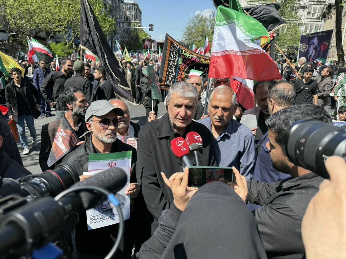 اسلامی: رهبر شهید انقلاب اسلامی راهگشا بودند/ نیروهای مسلح ما تقاضای آتش‌بس نکردند