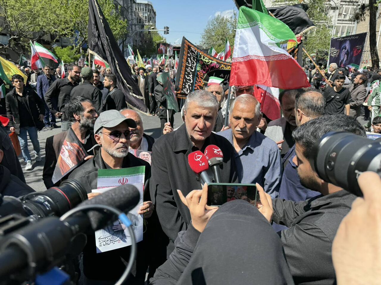 اسلامی: رهبر شهید انقلاب اسلامی راهگشا بودند/ نیروهای مسلح ما تقاضای آتش‌بس نکردند