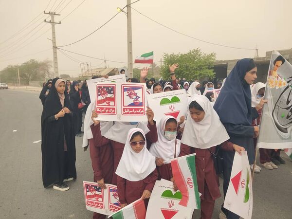دانش آموزان امروز پرچم داران استقلال و عزت فردا 