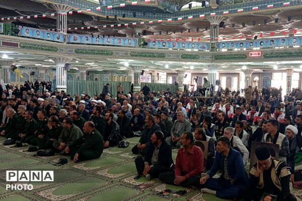 از کودکان تا بسیجیان؛ همه آمدند برای مردی که در قلب مردم بود