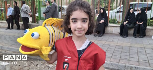 تهران غرق در شادی کودکان؛ این‌بار دانش‌آموزخبرنگار پانا، سوژه خبر شد