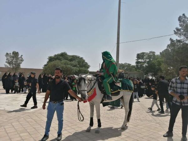 تعزیه‌خوانی اباعبدالله الحسین در روز عاشورای حسینی در روستای نقاب