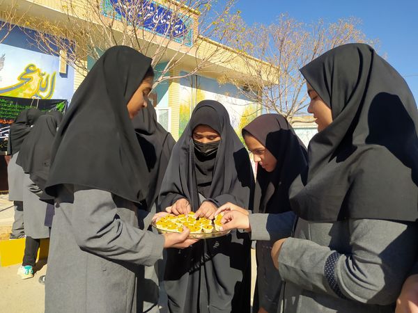برپایی ایستگاه صلواتی در دبیرستان دخترانه امید 
