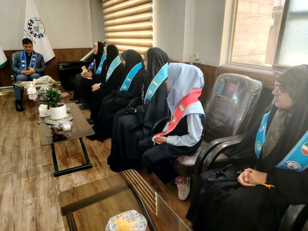 دیدار دانش‌آموزان پیشتاز با مدیر سازمان دانش‌آموزی خراسان رضوی