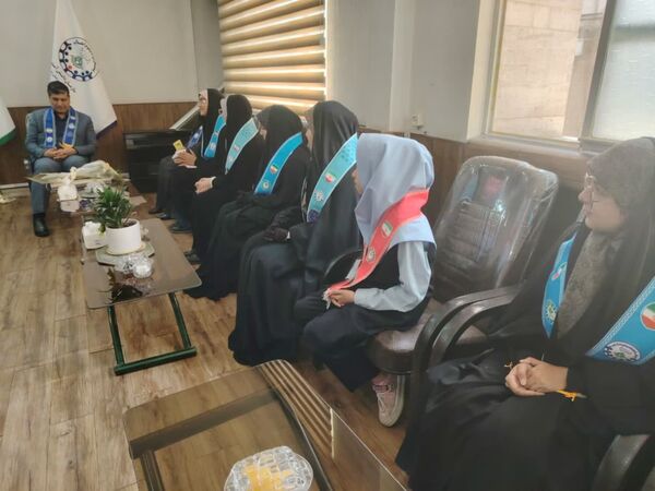 دیدار دانش‌آموزان پیشتاز با مدیر سازمان دانش‌آموزی خراسان رضوی