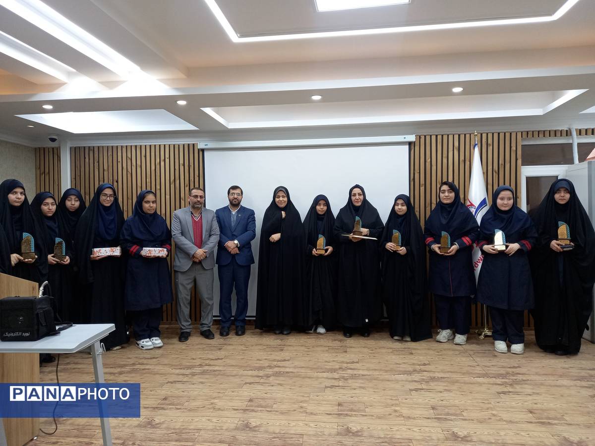 مراسم تقدیر از برگزیدگان مسابقات فرهنگی هنری و قرآن و عترت 