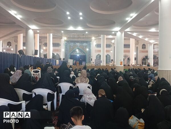 طنین دعای عرفه در مصلی نظرآباد
