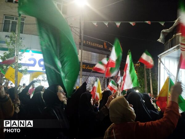 جشن میلاد امام رضا (ع) در پنجاه و نهمین شب از تجمعات مردم رجایی شهر کرج