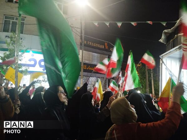 جشن میلاد امام رضا (ع) در پنجاه و نهمین شب از تجمعات مردم رجایی شهر کرج