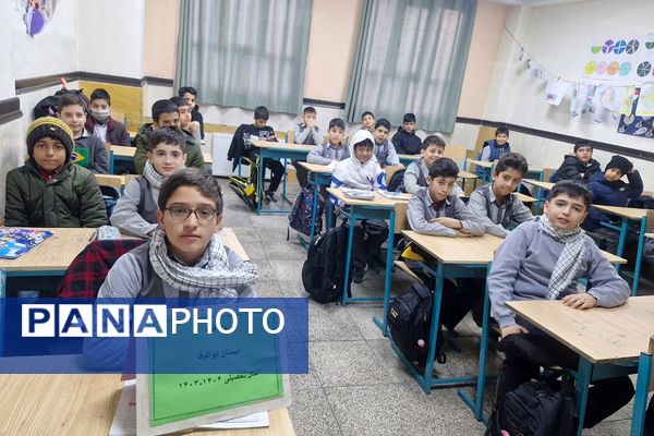 حضور پرشور دانش‌آموزان مدارس ناحیه 2 شهرری در جشن پیروزی مردم غزه 