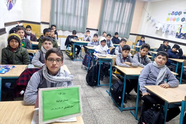 حضور پرشور دانش‌آموزان مدارس ناحیه 2 شهرری در جشن پیروزی مردم غزه 
