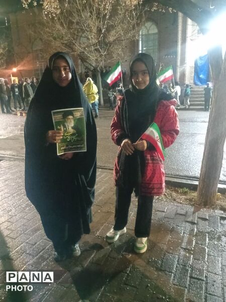 حضور یکپارچه مردم روستای آبنیه در وداع با امام خامنه‌ای