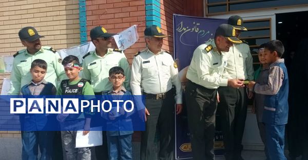 مراسم ویژه  هفته نیروی انتظامی در آموزشگاه پویندگان فرهنگ خلیل آباد