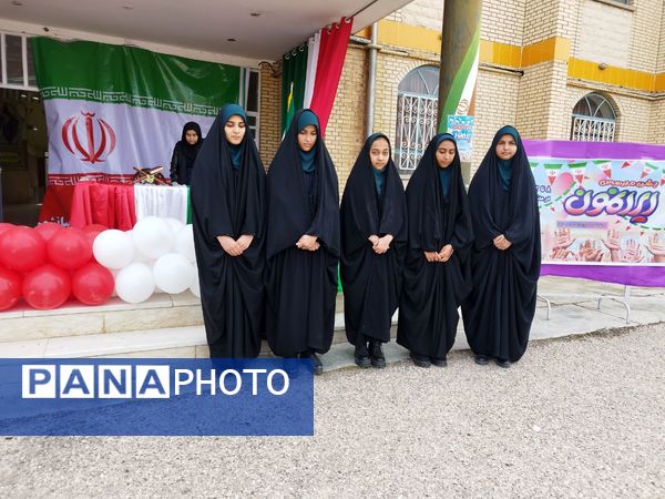 جشن مدرسه‌ای «ایرانمون» در مدرسه شهدای میانشهر