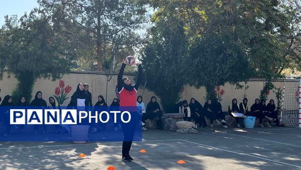 مراسم بزرگداشت هفته تربیت بدنی و ورزش در دبیرستان شاهد هاجر