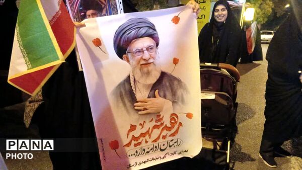 تجمع مردم لارستان برای بیان اقتدار ایران