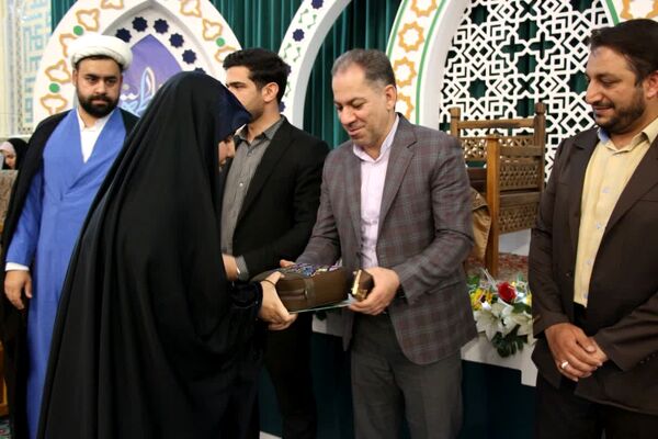 اختتامیه جشنواره تولید محتوا نماز و مسابقه عطر انتظار در امامزاده سیدجعفر یزد