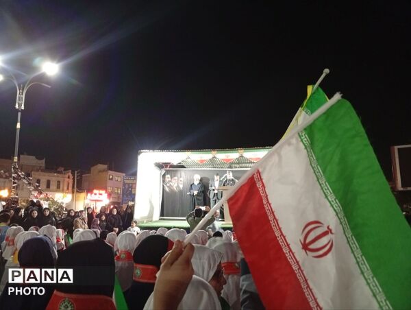 هم‌نوایی دانش‌آموزان پیشتاز ساوجبلاغ در تجمعات شبانه