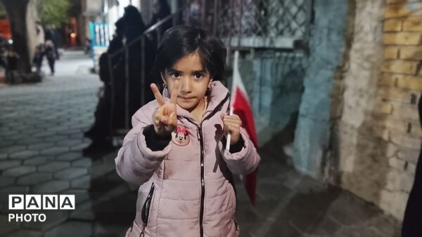 نقش زیبای پرچم ایران بر دستان کودکان حاج قاسم 