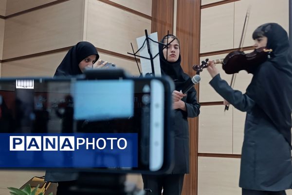 جشن یاوران انقلاب در دبیرستان محبی نیشابور 