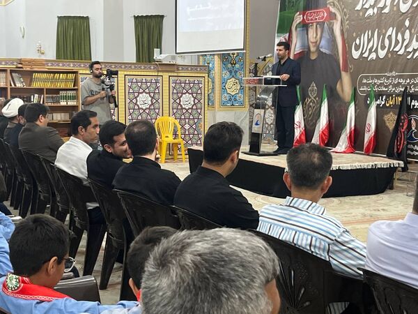 حضور قائم‌مقام معاون وزیر در سازمان دانش‌آموزی در  راهپیمایی ۱۳ آبان شهرک مروارید بندرعباس