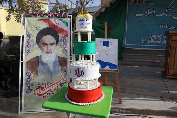 مدرسه ملوک زندی شهرستان پیشوا میزبان میزبان آیین نواختن زنگ انقلاب