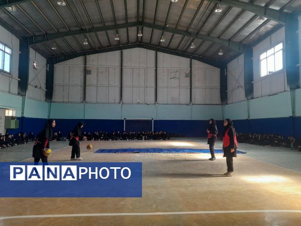 المپیاد ورزشی درون مدرسه ای در مدارس متوسطه اول و دوم دخترانه شهر نسر 