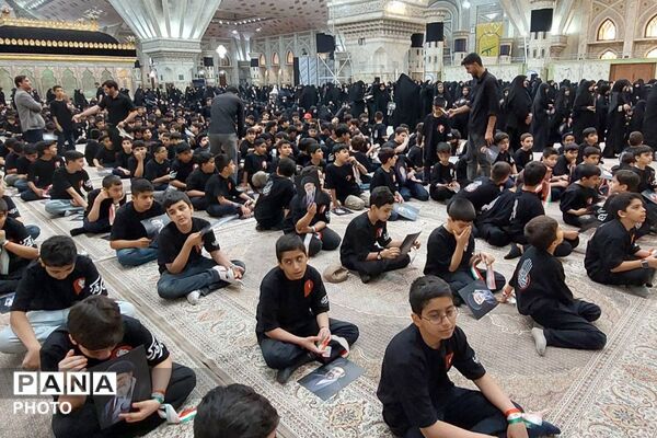 هم‌نوایی دانش‌آموزان منطقه ۵ تهران با سرود «باید برخاست» در سوگواری رهبر شهید