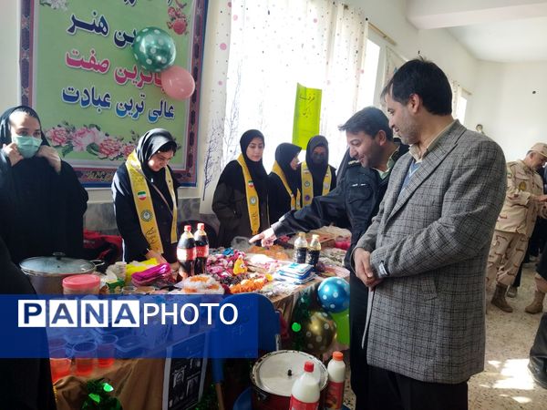 بازارچه دست‌سازه‌های دانش‌آموزان شهر راز