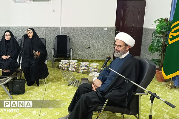 دیدار امور بانوان آموزش‌ و پرورش و استانداری با نماینده ولی‌فقیه در بجنورد به مناسبت روز دختر
