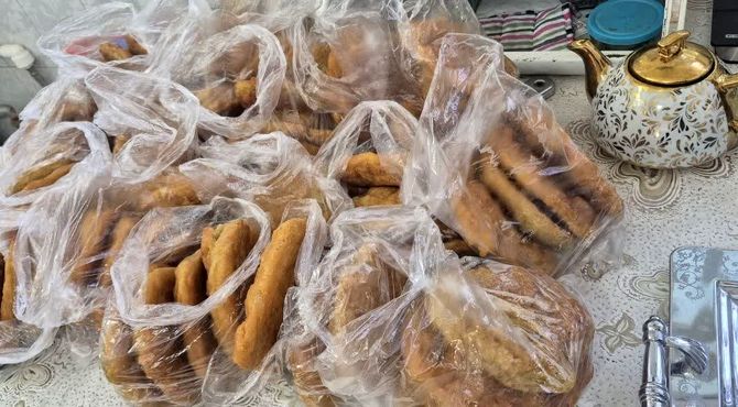 برگزاری آیین سوروک‌پزی در ماه رجب هرساله در خانه‌ای از زارچ 