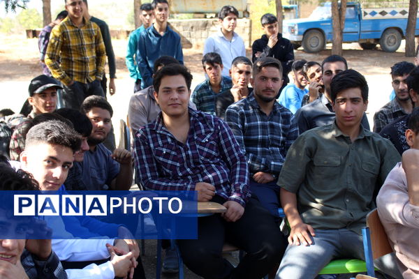 گرامیداشت هفته دفاع مقدس در مدرسه نخبگان عشایر گنجه‌ای یاسوج