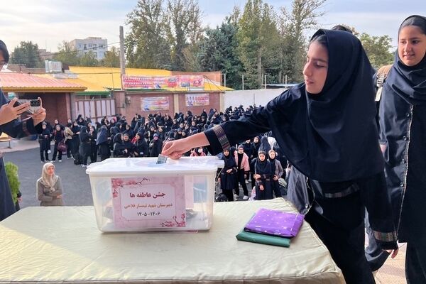 مراسم جشن عاطفه‌ها دبیرستان تیمسار فلاحی  ناحیه 1کرج 