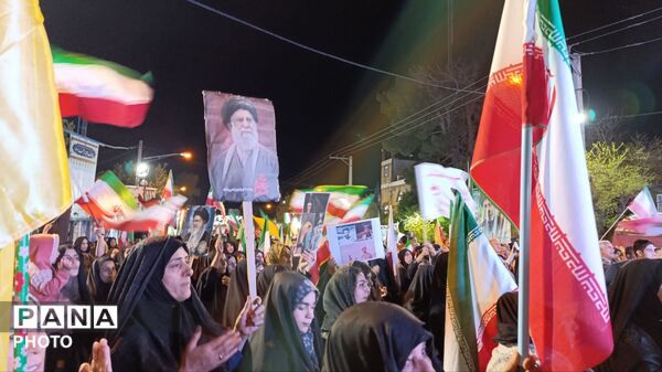 مردم پلدختر برای حمایت همیشگی از ایران در میدان بهشتی تجمع کردند