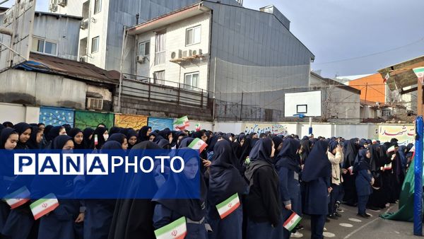 آغاز جشن‌های دهه فجر در مدارس؛ زنگ انقلاب امسال با ایران‌مون نواخته شد
