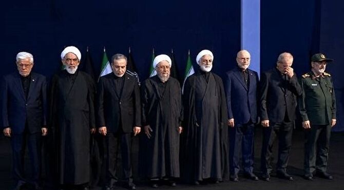 ادای احترام سران قوا و مسئولان ارشد کشور به پیکر امام شهید
