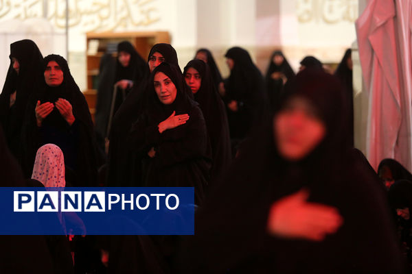 عزاداری شب شهادت امام باقر(ع) در حرم کریمه اهل بیت