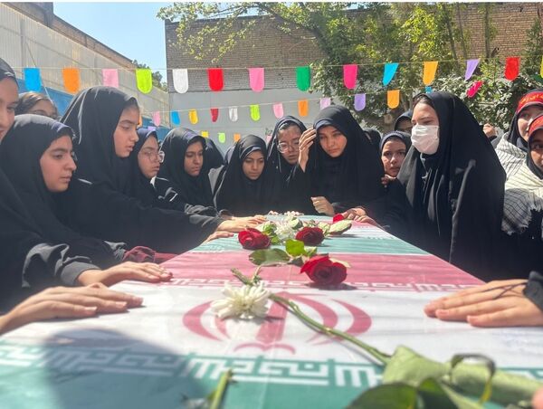 افتتاح وتشکیل سنگر رفافت در دبیرستان دخترانه امام حسین (ع) واحد۳