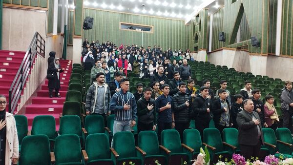 آیین تجلیل از دانش‌آموزان منتخب مسابقات قرآنی و فرهنگی 