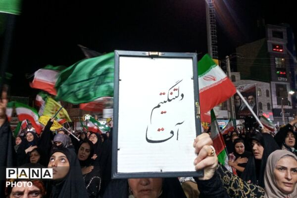 تجلیل از خبرنگاران پانا در صحنه ی جهاد تبیین